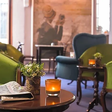The Town House 2*