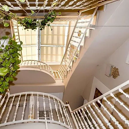 The Town House 2*