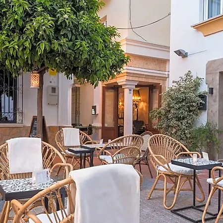 Hotel The Town House 2*